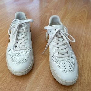 VEJA V-10 LEATHER WHITE CAMEL